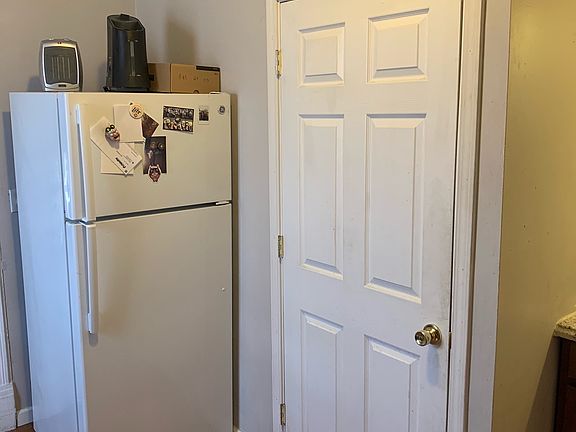 5th image of 211 S Washington St #2