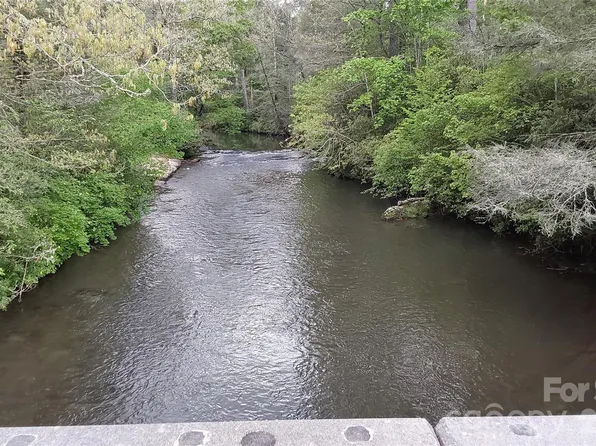 12 Heritage Dr, Sapphire, NC 28774