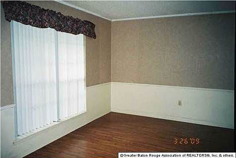 Dining Room has picture window