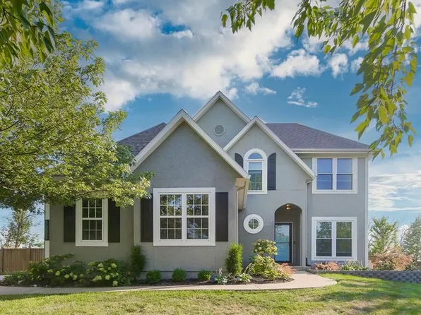 1221 N 1st St E, Louisburg, KS 66053