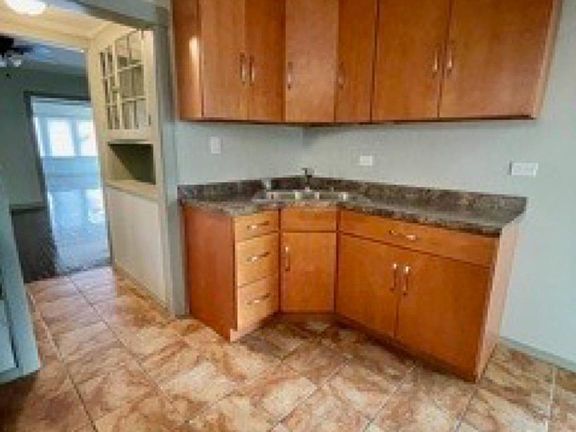 5th image of 7428 S Phillips Ave #1