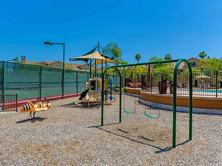 RiverEdge Terrace — Photo 18