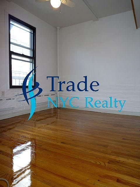 1st image of 102 Washington Pl #3