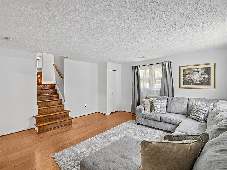 902 Leverton Rd — Photo 5