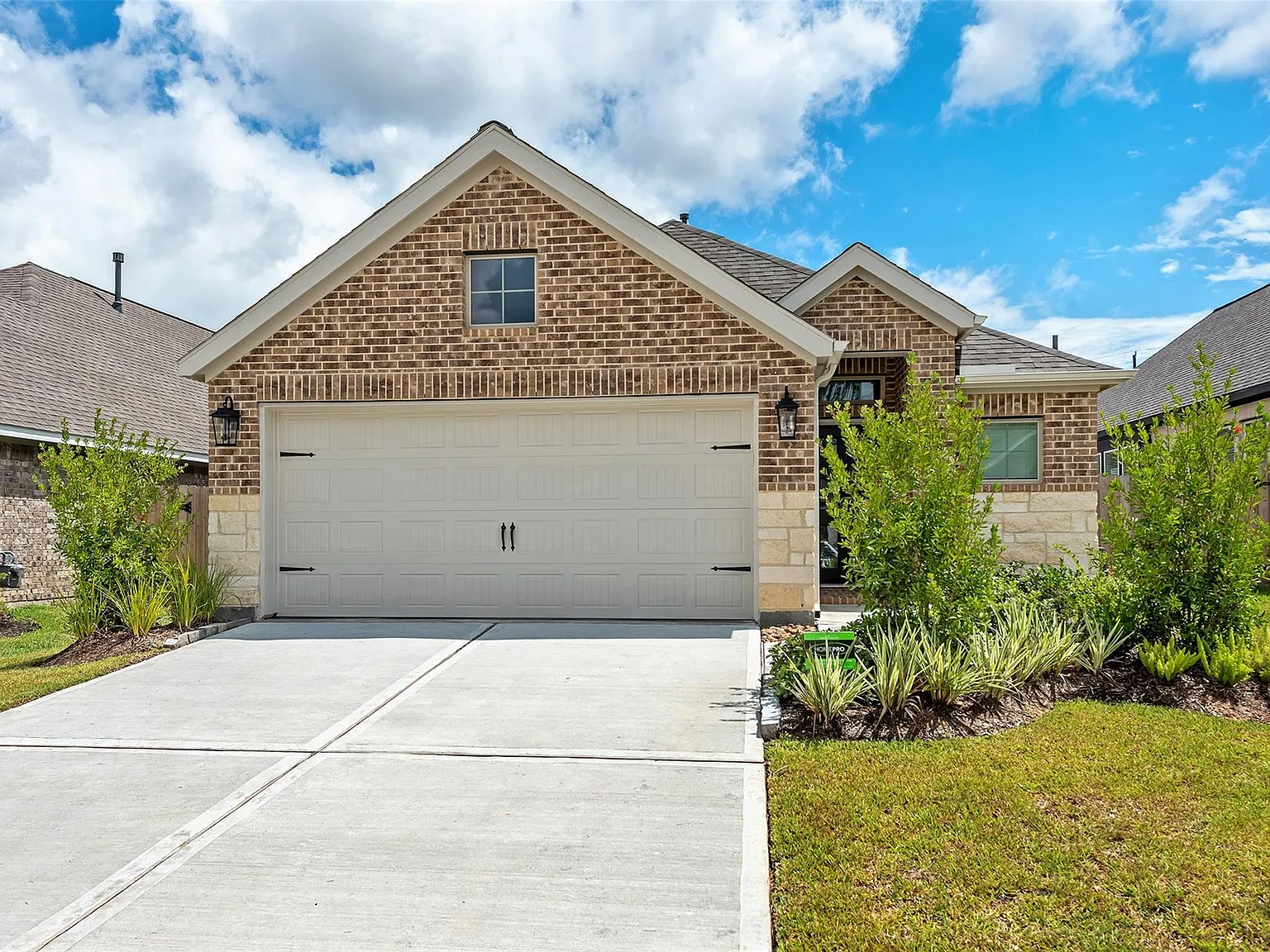 3 bed, 2.5 bath, 1722 sqft, $2,325 — Photo 1
