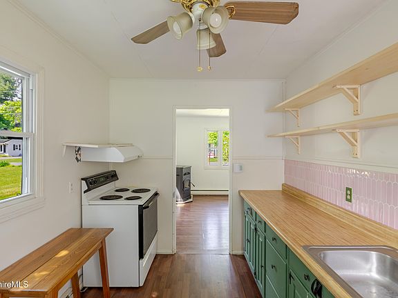 5th image of 11 Wyantenuck St