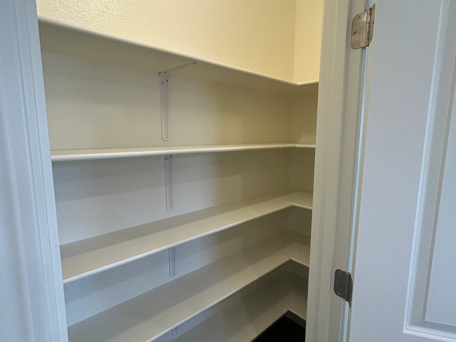 4 bed, 2175 sqft, $2,850 — Photo 3