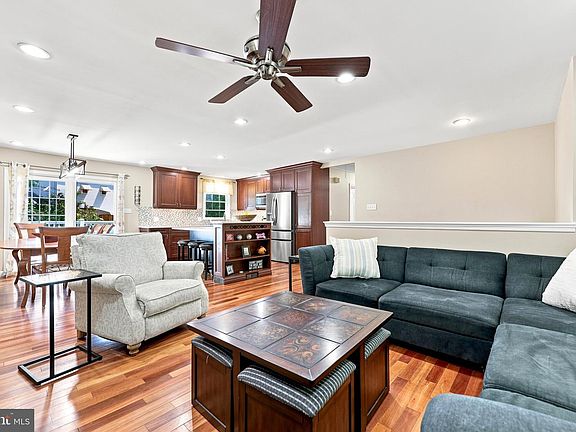3rd image of 8619 Belfry Dr