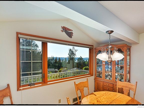5th image of 799 Shelter Bay Dr