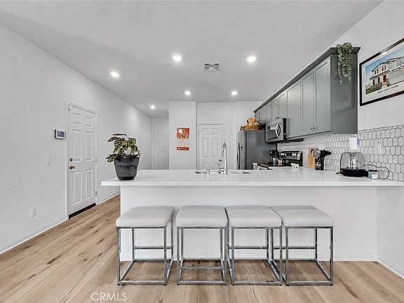 4th image of 16083 Tanzinite Ln