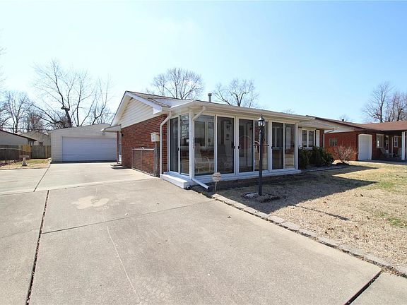 2nd image of 2324 O'Hare Ave
