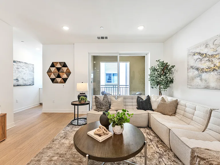 Jasmine Ln — Photo 2