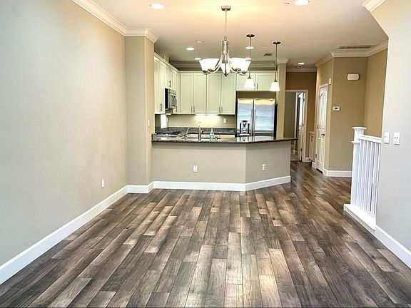 5th image of 479 Calabria Pl