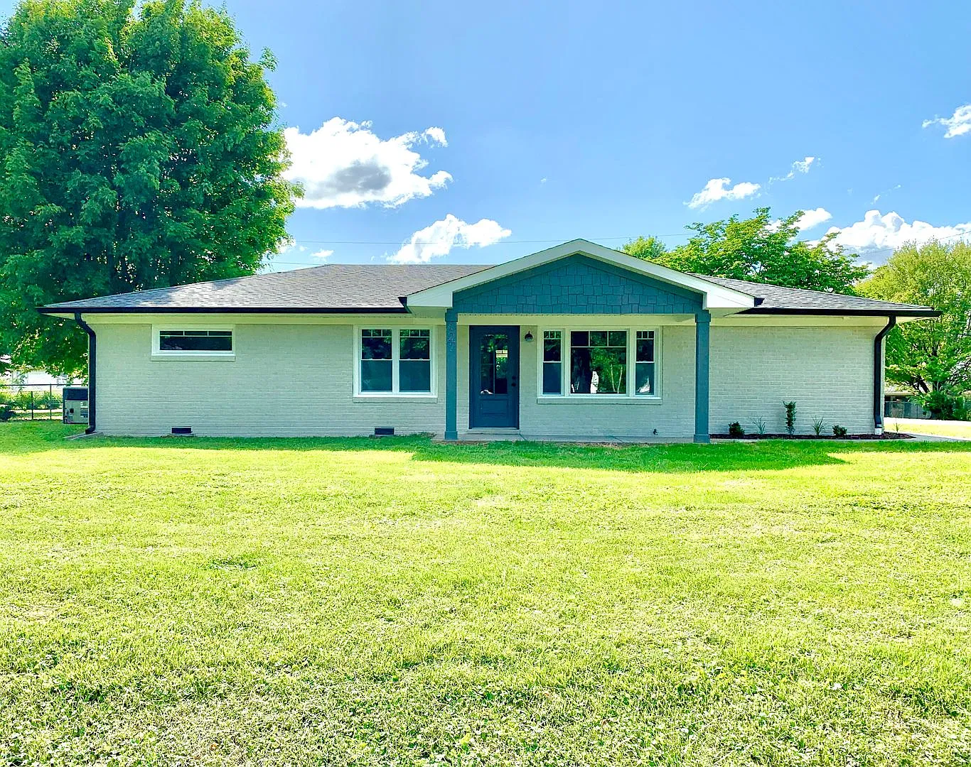 427 Wayne Dr — Photo 1
