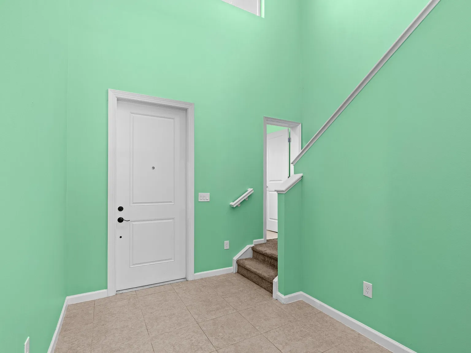 4 bed, 2.5 bath, 2690 sqft, $4,000 — Photo 4