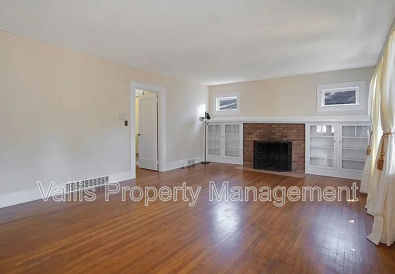 1760 Winter St SE — Photo 3