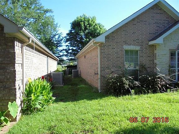 2nd image of 1828 Park Pl