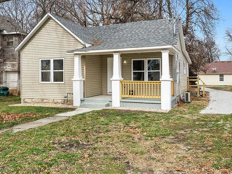 727 E Dale St — Photo 2