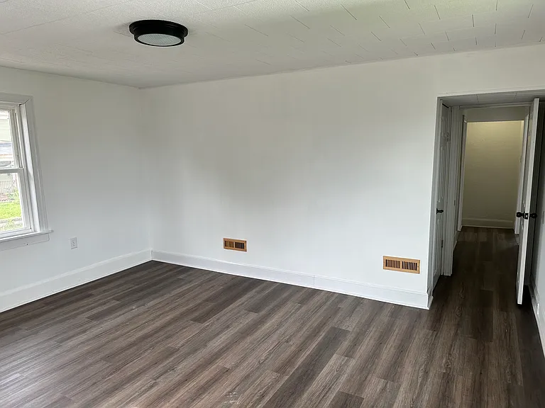 551 Jefferson St — Photo 6