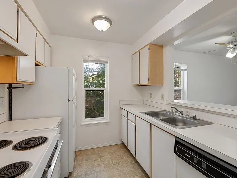 1038 NE 125th St — Photo 12