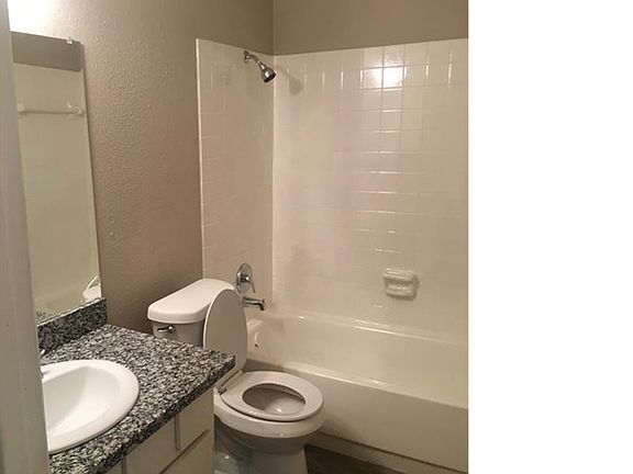 5th image of 5625 Antoine Dr #808