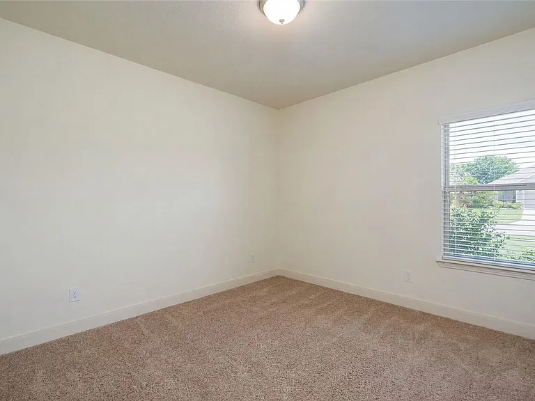 104 Cedar Glen Cv — Photo 17