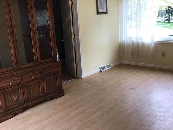5th image of 112 W Bacon St