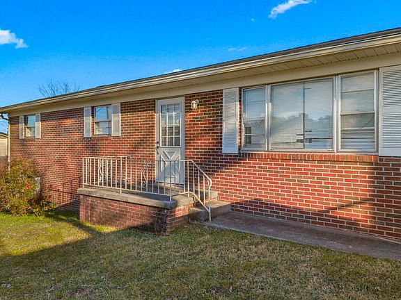 3rd image of 2745 Conrad Dr
