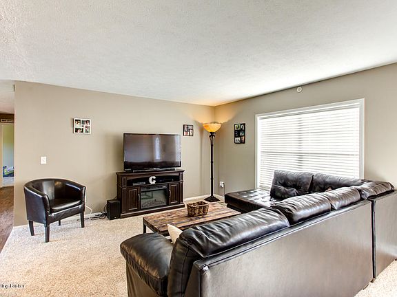 5th image of 374 Stauffer Dr