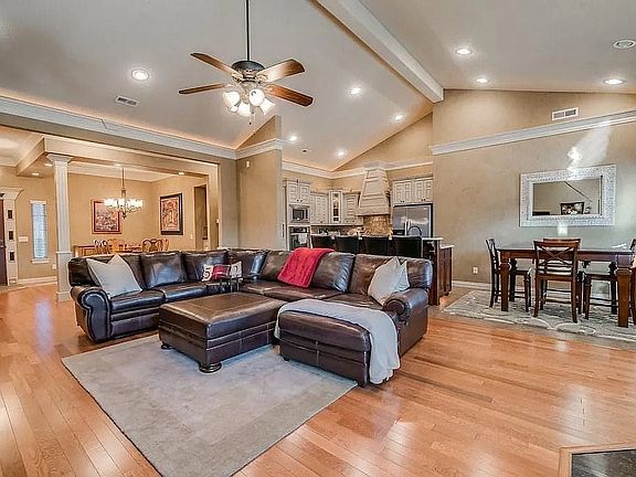 4th image of 3503 SW Windy Way Ave