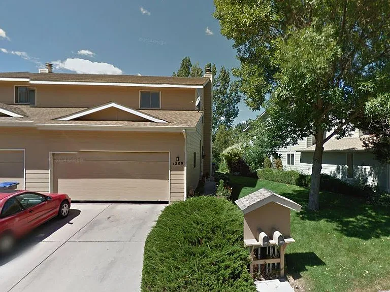 1209 Baker St — Photo 2