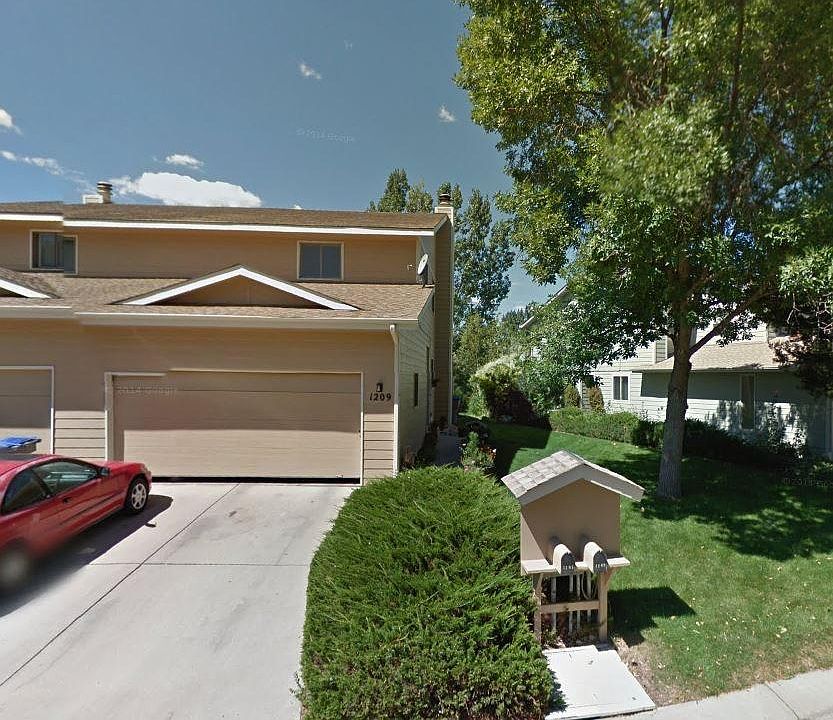 2nd image of 1209 Baker St