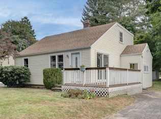 36 Grove St, Clinton, CT 06413