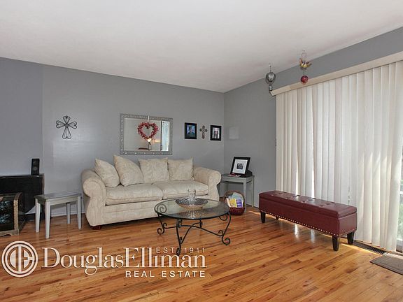 2nd image of 1030-11 Franklin Ave Unit 11