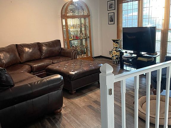 3rd image of 3611 Baymeadow Dr