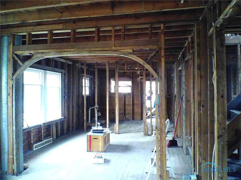 2nd image of 5859 Gay St