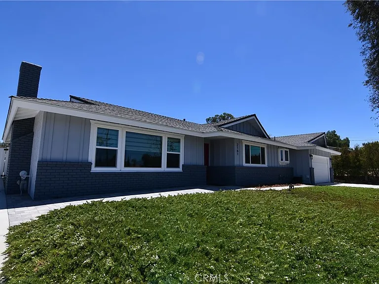 2161 Valley View Ave — Photo 1