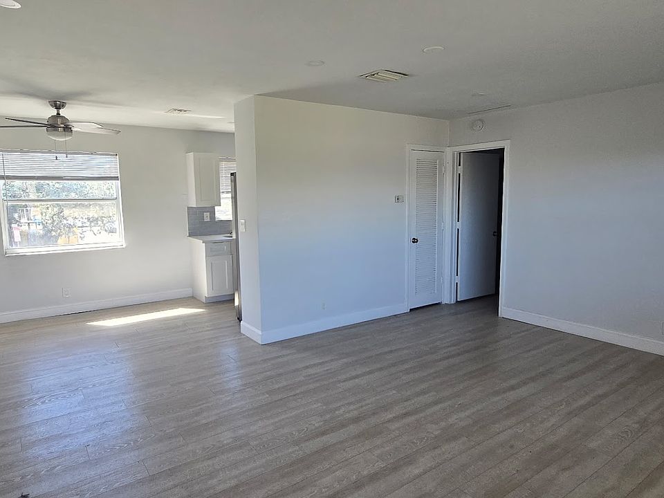 1st image of 2209 NE 2nd St APT 6