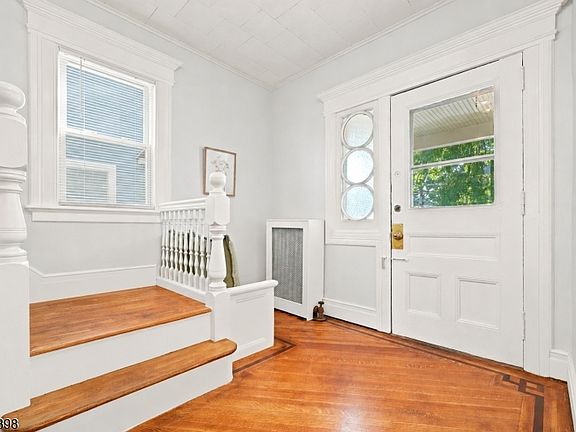 2nd image of 888 Lake St