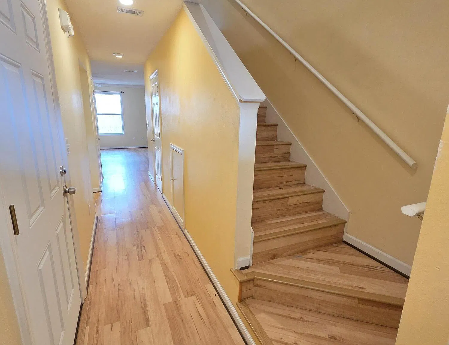 2 bed, 2.5 bath, 1289 sqft, $1,600 — Photo 2
