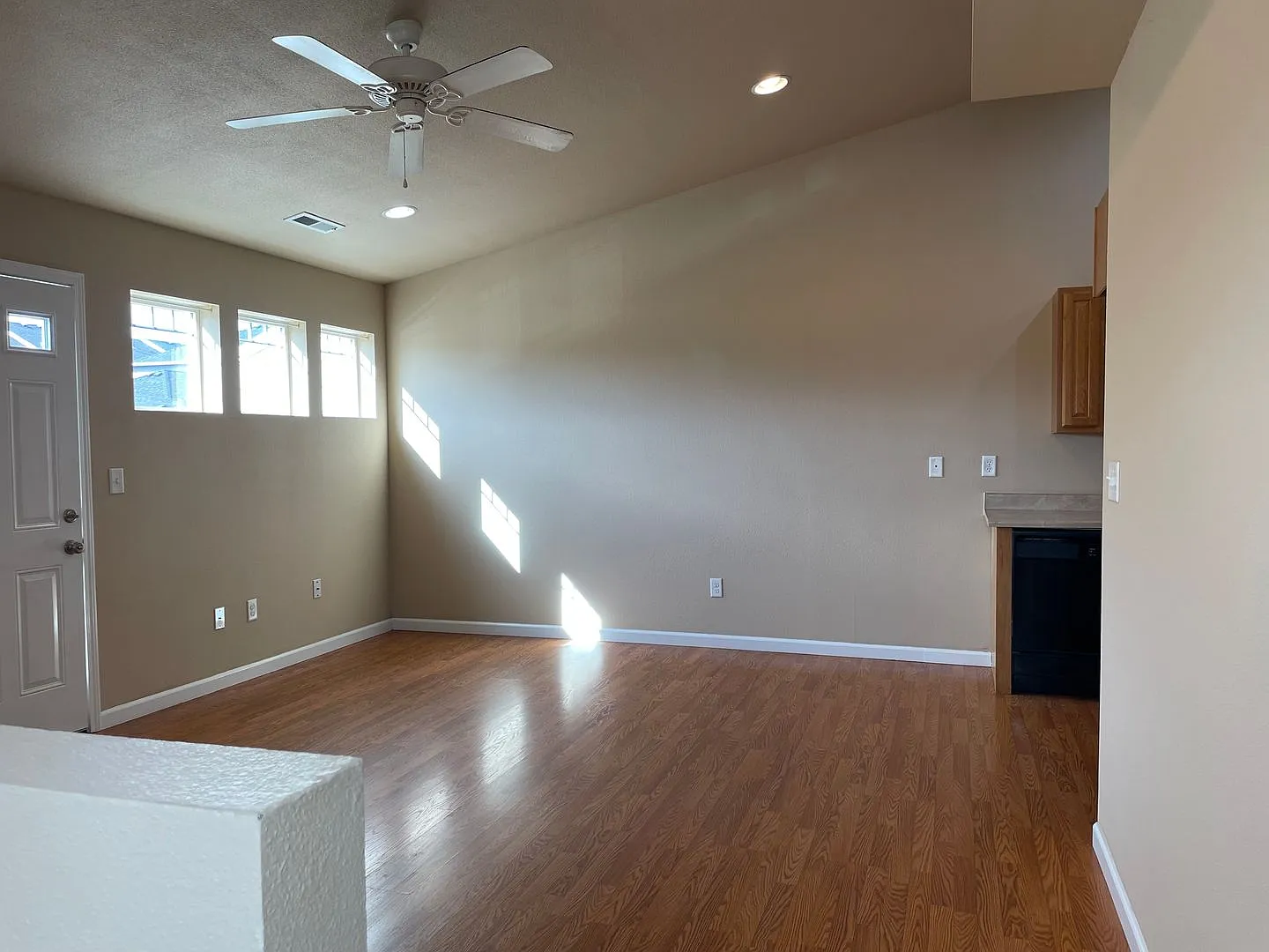 Charming 2 Bedroom 2 Bath Townhome — Photo 3