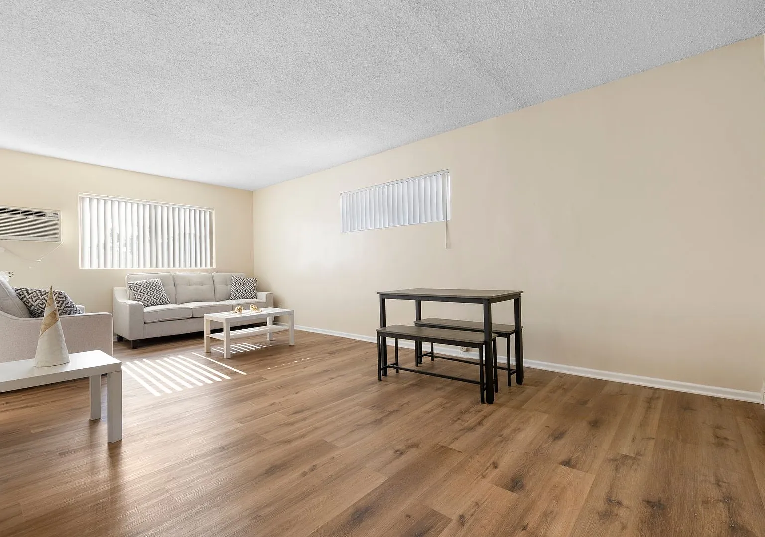 Spacious Studio Apartment - Noho Arts District — Photo 3