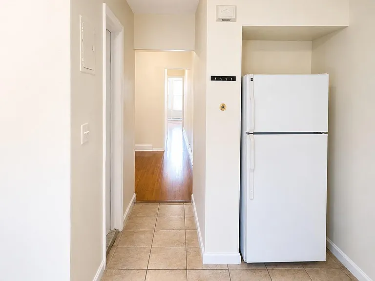 166 Highland Ave #2R — Photo 2