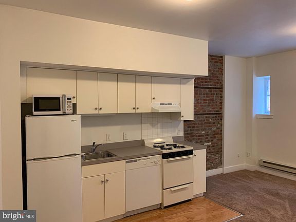 2nd image of 330 S Juniper St #2D