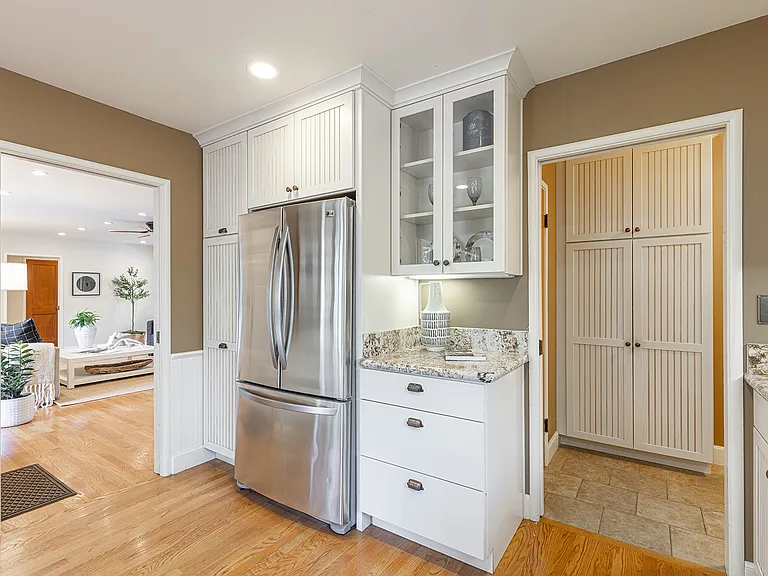 525 Keyes Ave — Photo 15