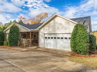 402 Cliffside Dr, Titus, AL 36080