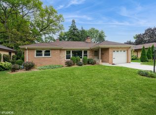 223 Cambridge Rd, Des Plaines, IL 60016