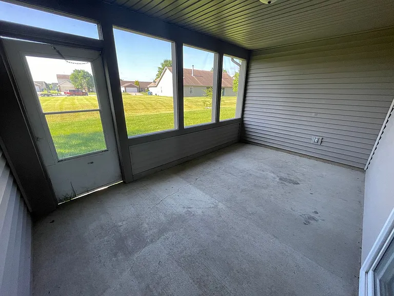3223 Mendel Dr — Photo 5