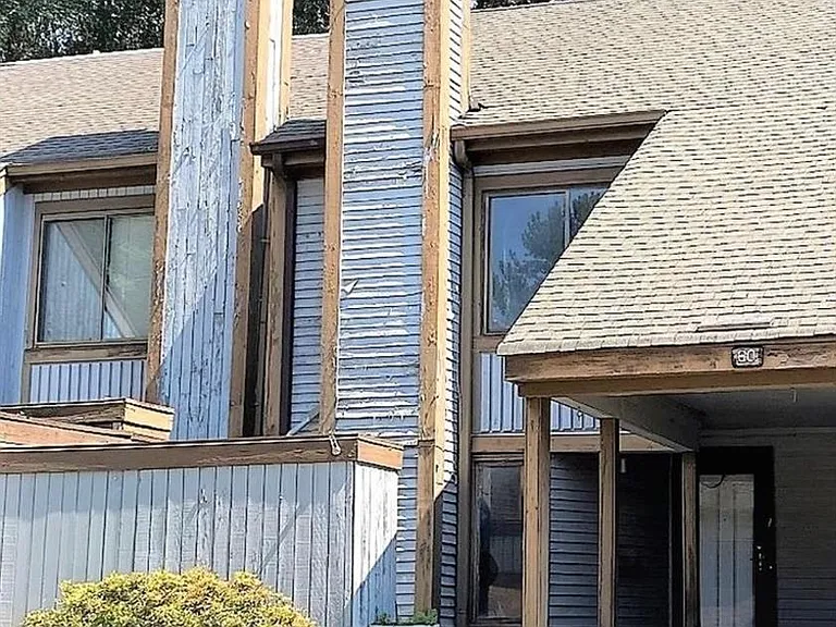 60 Willowick Dr — Photo 1