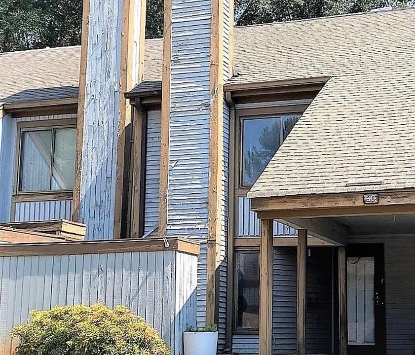 1st image of 60 Willowick Dr